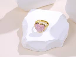 Exquisite Queen Conch Shell Jewelry for Ocean Lovers