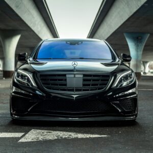 Luxurious Black Town Car Service for Business & Leisure