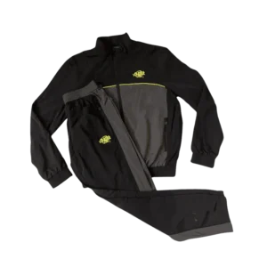 syna-world-logo-black-tracksuit